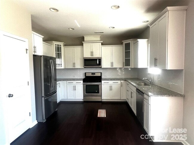 Building Photo - 4127 Woolcott Ave