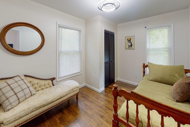 Building Photo - 2002 Ridgemont Rd