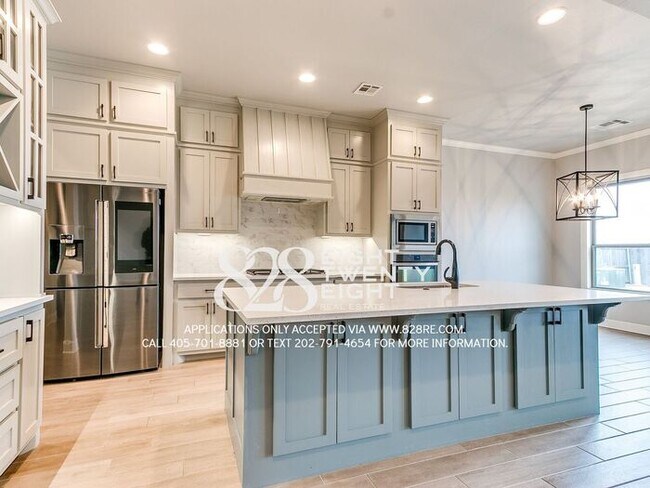 Building Photo - ABSOLUTELY STUNNING 4 BD/3 BATH HOME IN WI...