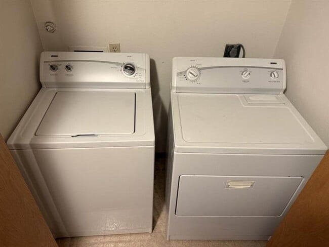 Building Photo - 762 SW 206th Pl