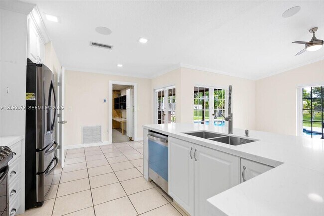 Building Photo - 4201 W Sailboat Dr