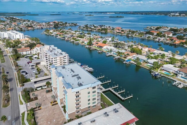 Building Photo - 125 Island Way