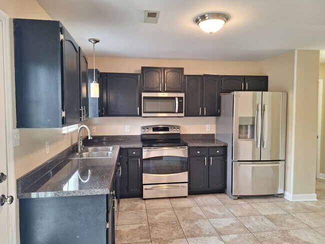 Building Photo - Convenient location to interstate in North...