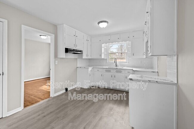 Building Photo - 1321 5 Mile Rd