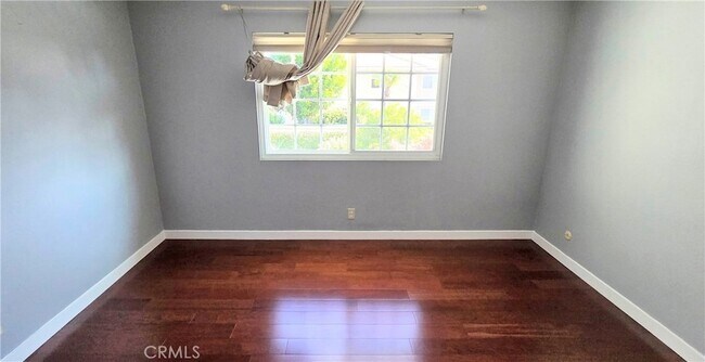 Building Photo - 1400 Post Rd