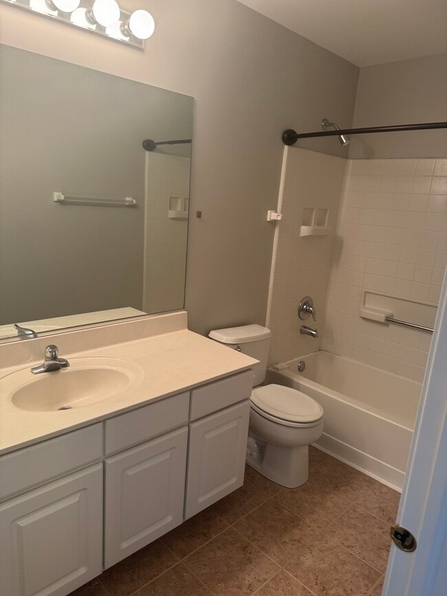 Building Photo - 11S473 Rachael Ct