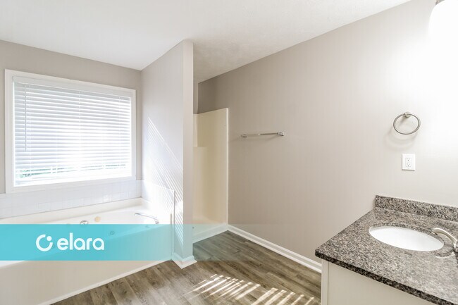 Building Photo - 8007 Harmony Lakes Dr