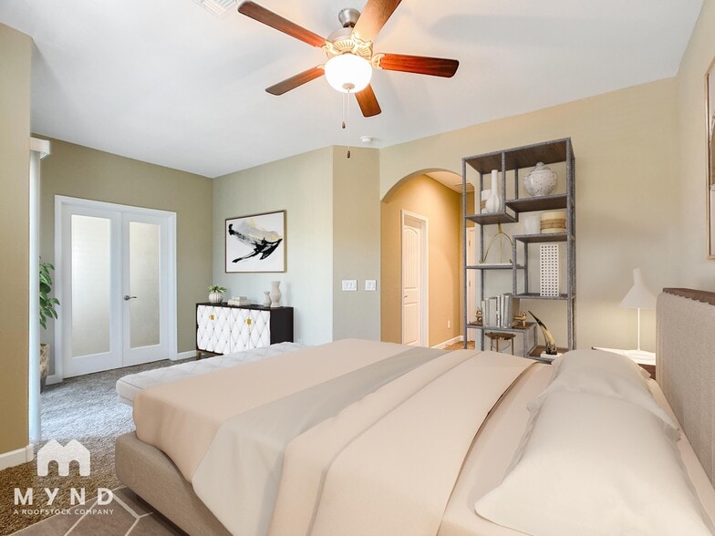 Building Photo - 1367 S Country Club Dr