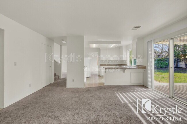 Building Photo - 267 Quartz Ln