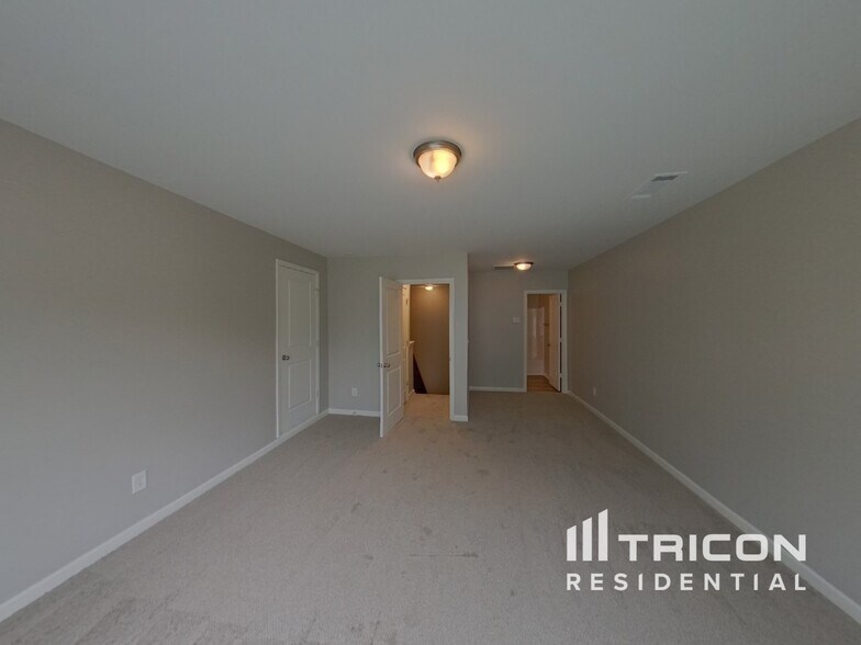 Building Photo - 2143 Massey Ln