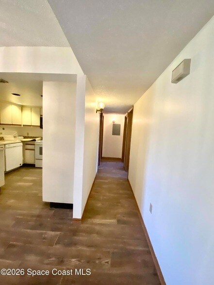 Building Photo - 1600 Woodland Dr