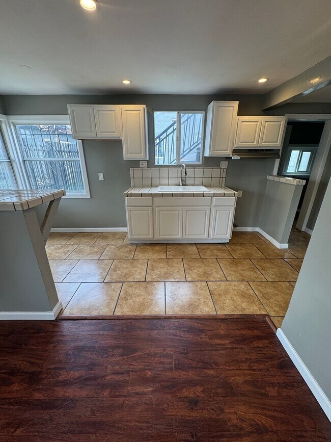 Building Photo - 6228SVanNess