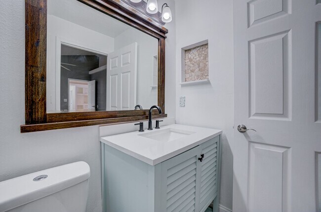 Building Photo - Very Nice 3/2 Home w/ Fenced Yard in St. Cloud with Bonus Room