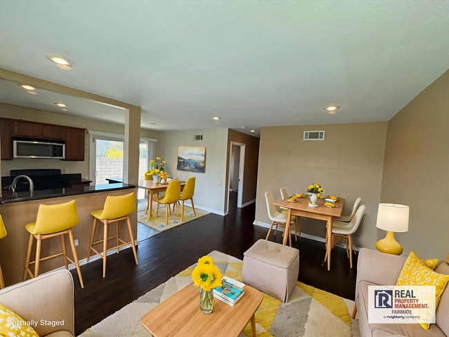 Building Photo - 2 Bed, 1 Bath Condo with a view of the hills!