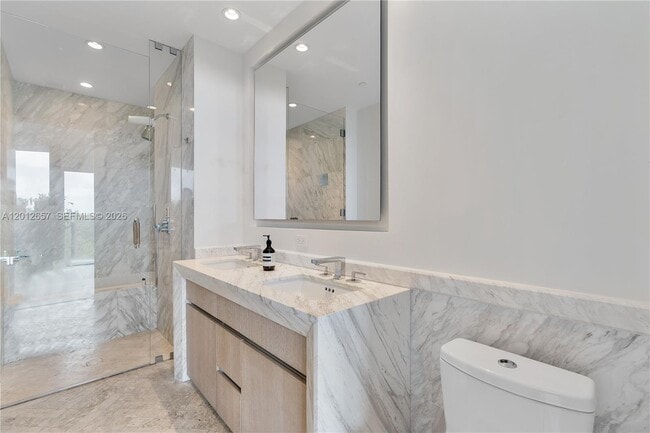 Building Photo - 2831 S Bayshore Dr