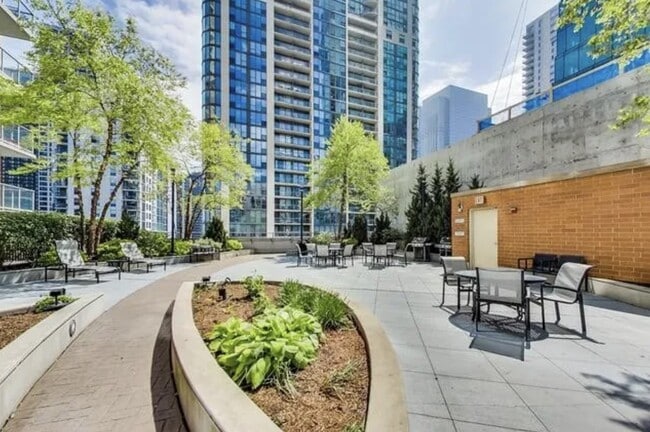 Building Photo - 420 E Waterside Dr
