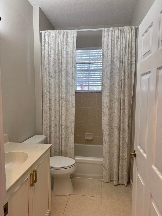 Building Photo - 3801 Kitty Hawk Ln SW