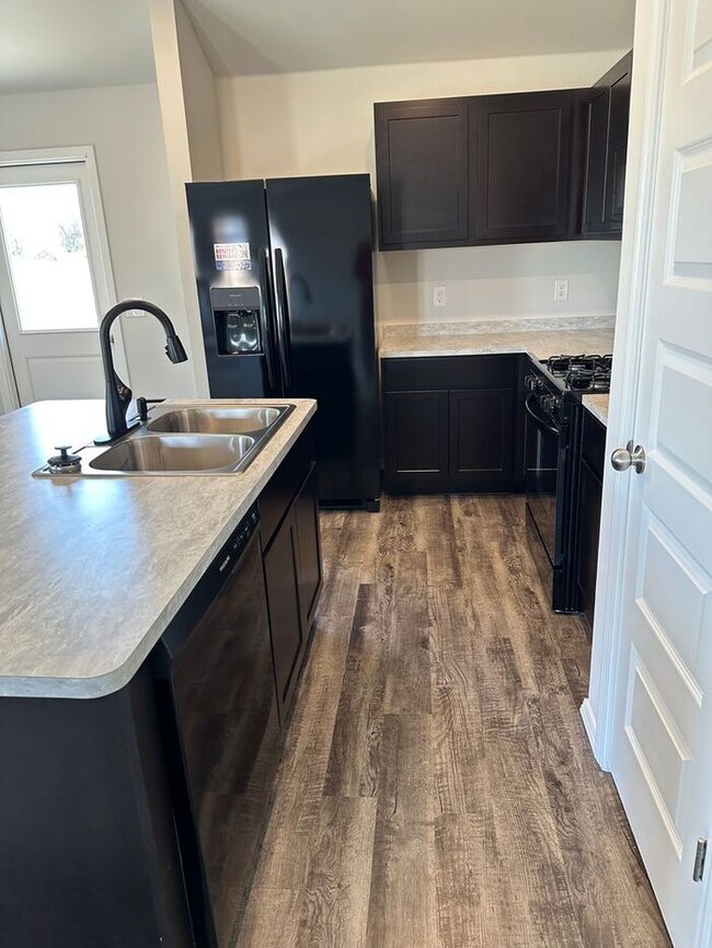 Building Photo - Don’t Miss Out — FREE Blackstone Grill When You Sign by 6/30! | Cozy 3-Bed, 2-Bath Home in Southb...