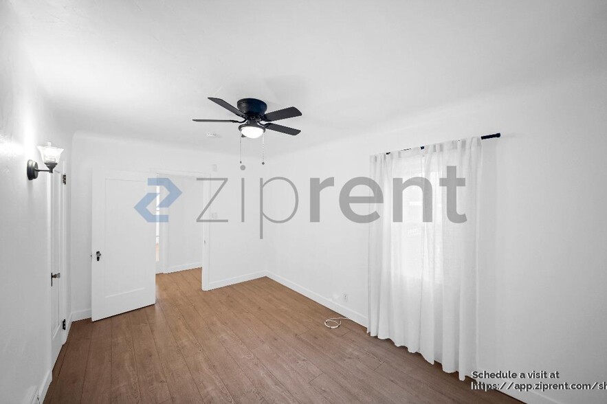 Building Photo - 5160 San Vicente Blvd