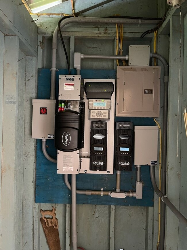 Building Photo - 2 Bedroom 1 Bath plus an office on a 8 acre farm