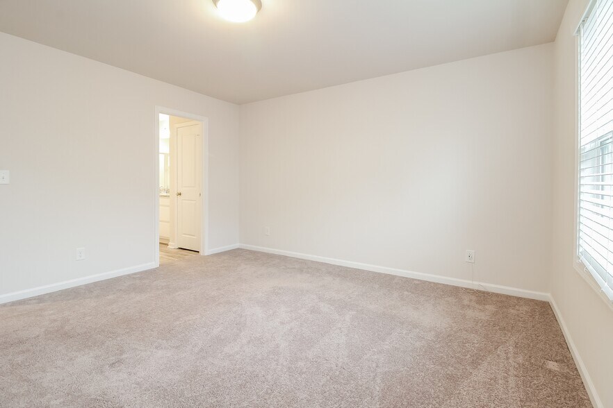 Building Photo - 1 Oak Rose Dr