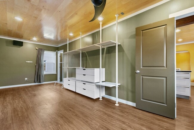 Building Photo - Classic Portland Bungalow