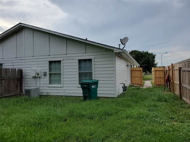 Building Photo - 5319 Cherie Crest Ct