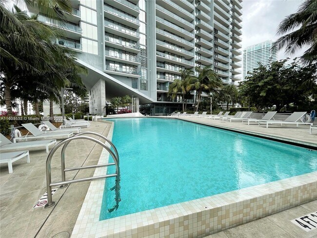 Building Photo - 88 SW 7th St