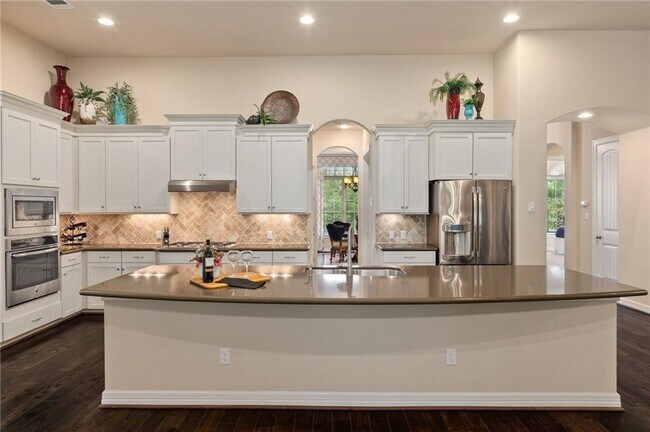 Building Photo - 205 Lake Como Dr