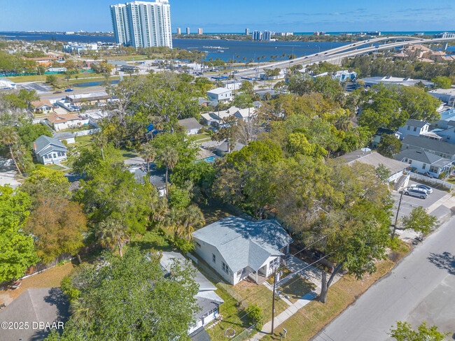 Building Photo - 138 Kingston Ave