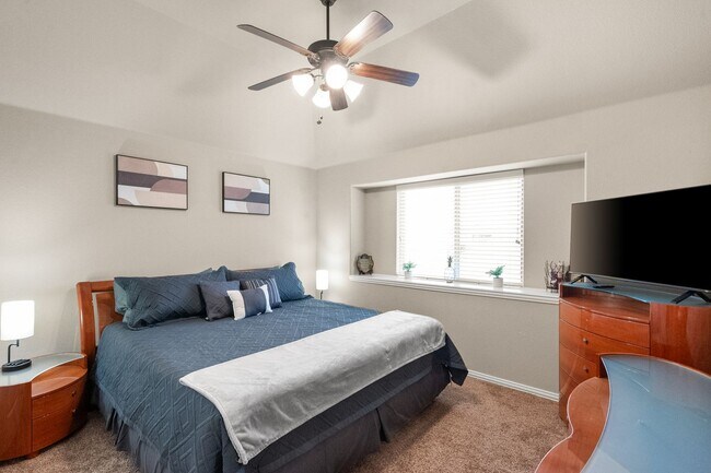Building Photo - Fully Furnished Home in South Grand Prairi...
