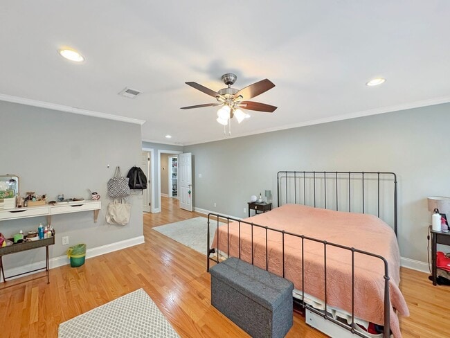 Building Photo - Large 4 bedroom, 3 bath home recently updated near Chickasaw Gardens