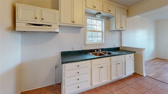 Building Photo - 2021 Gurley Ave