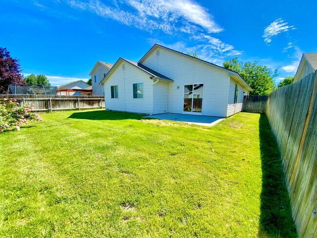 Building Photo - 3 bedroom 2 bath Walking Distance to Sage Valley Middle School