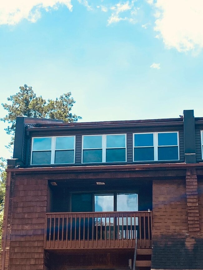Building Photo - One-of-a-kind 3Bed/2 Bath Condo in Belpre!
