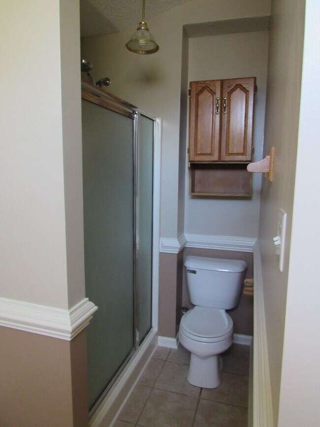 Building Photo - 3 BR 2 BA Hunters Creek
