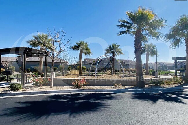 Building Photo - 2922 E Wayland Dr