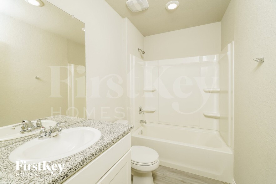 Building Photo - 10727 Giacconi Dr