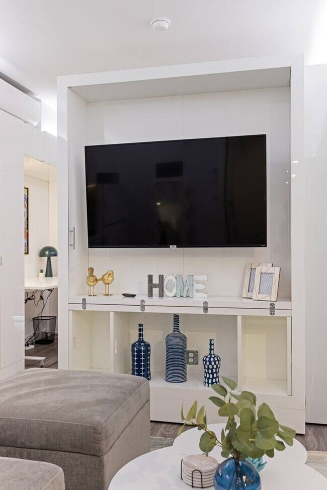 Building Photo - 12607 Larchmere Blvd