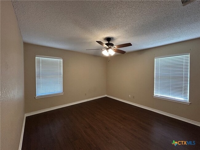 Building Photo - 1642 W County Line Rd