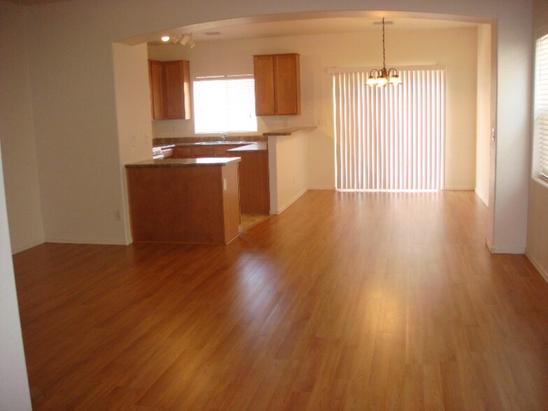 Building Photo - 608 N Robles St