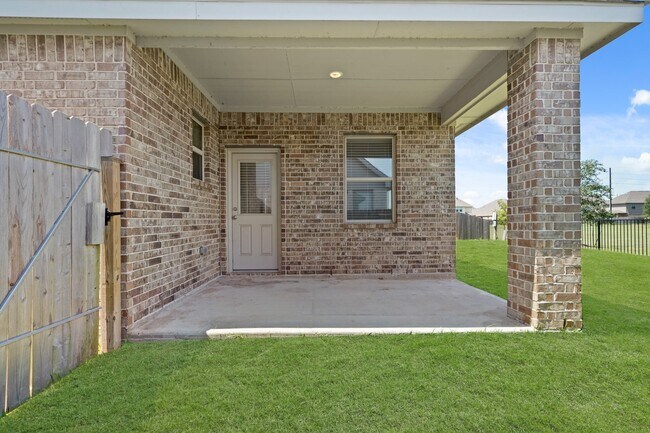 Building Photo - 6010 Kolle Dr