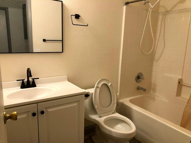 Building Photo - 1012 Dusty Creek St