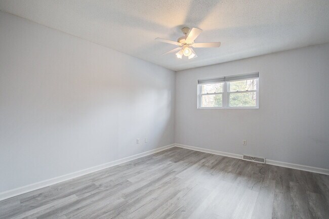 Building Photo - 1836 Mepkin Rd