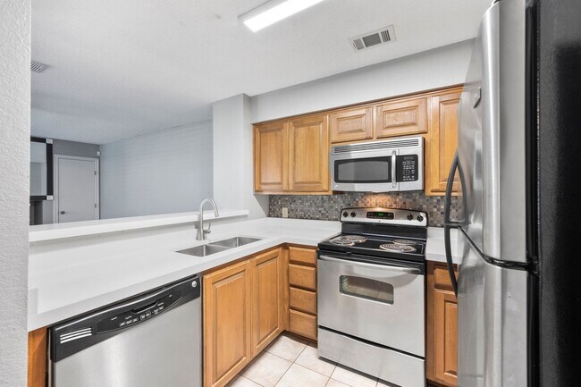 Building Photo - North Alington Condo close to the Entertainment District