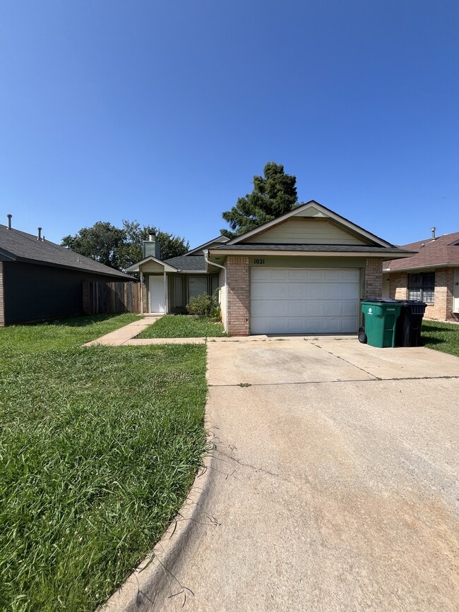 Building Photo - 1021 SW 103rd Terrace