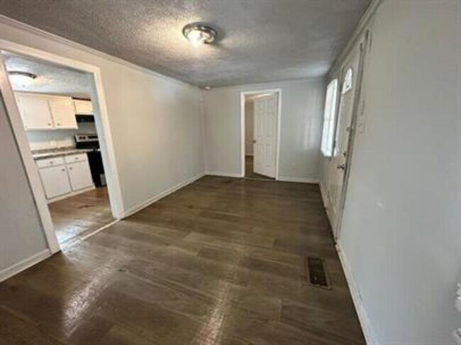 Building Photo - 5038 Westbrook Rd