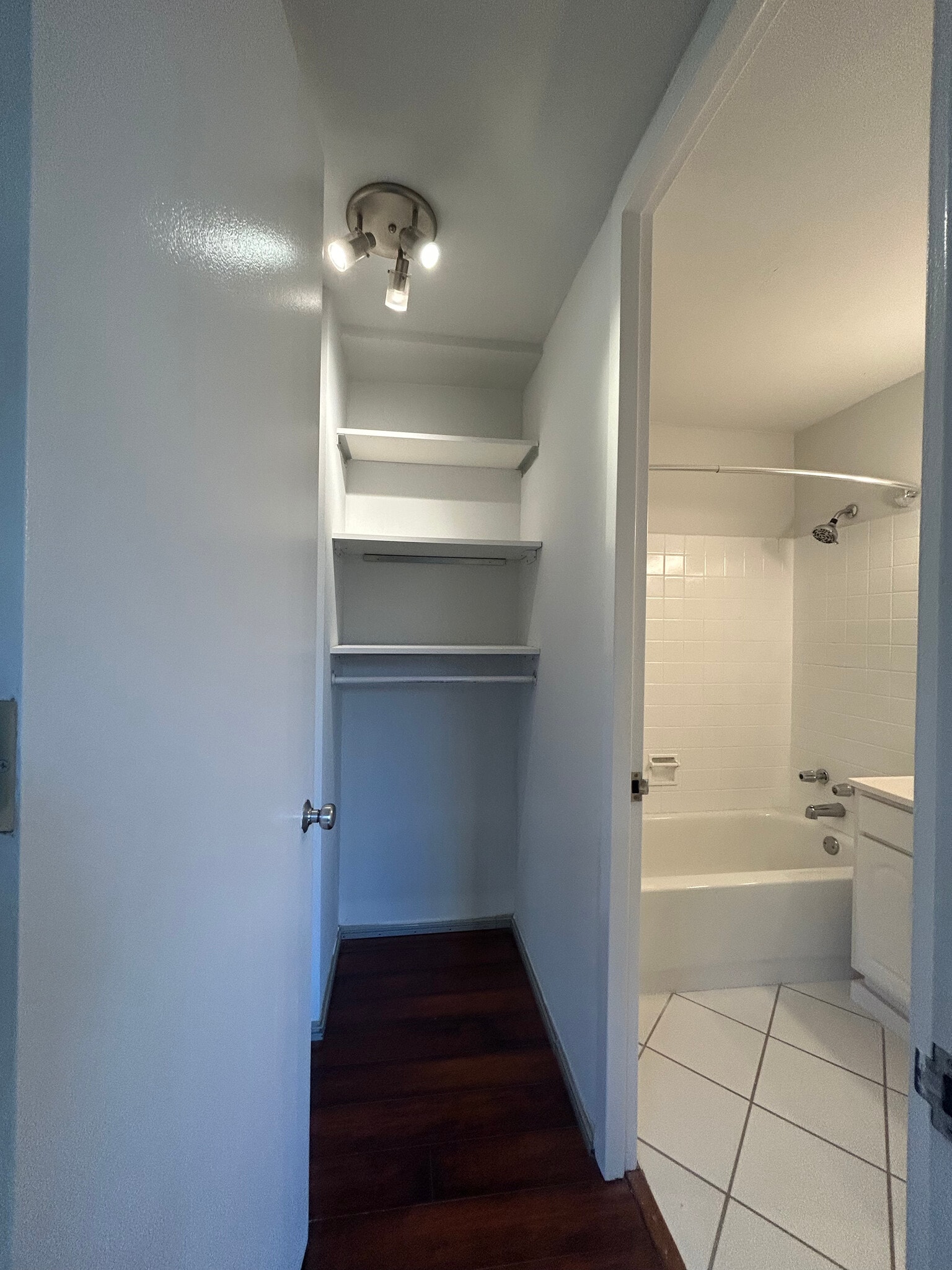 Building Photo - 1350 N Dearborn St