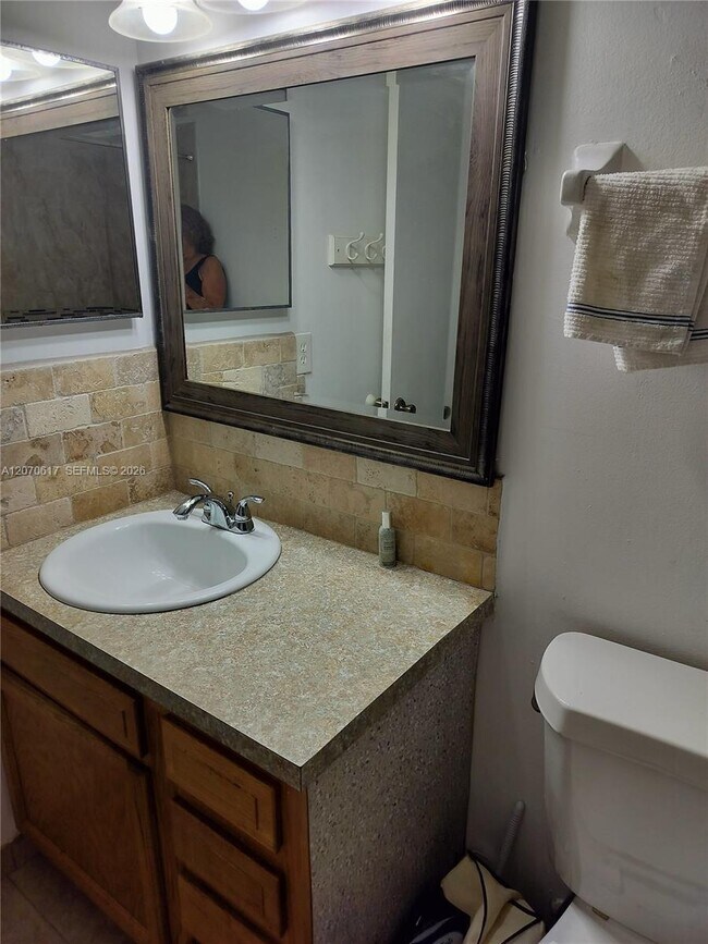 Building Photo - 213 Woodbridge Dr