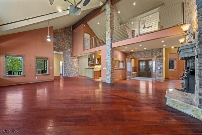 Building Photo - 386 Alpine Way
